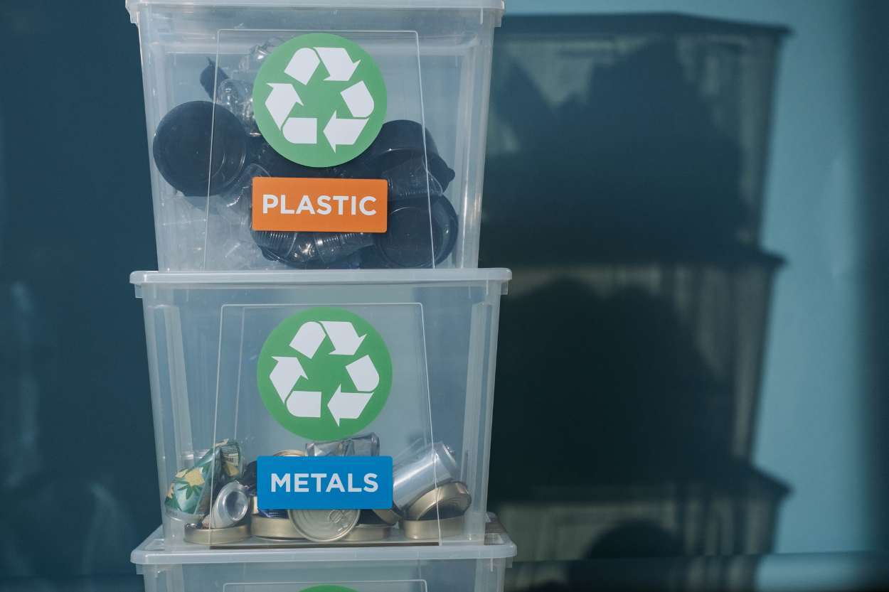 Transparente Müllbehälter