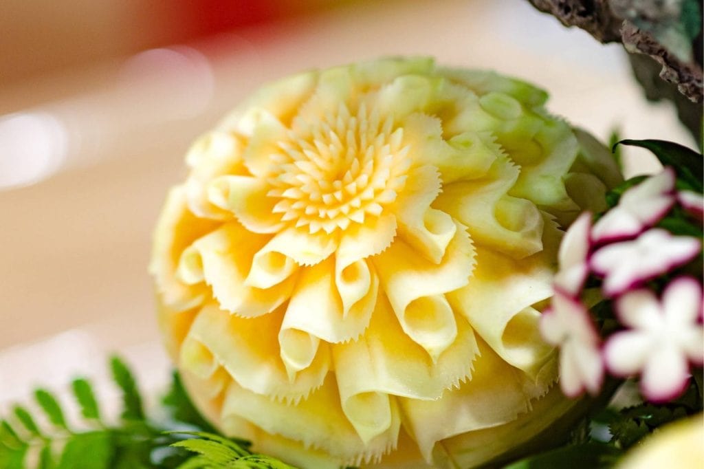 Geschnitzte Früchte